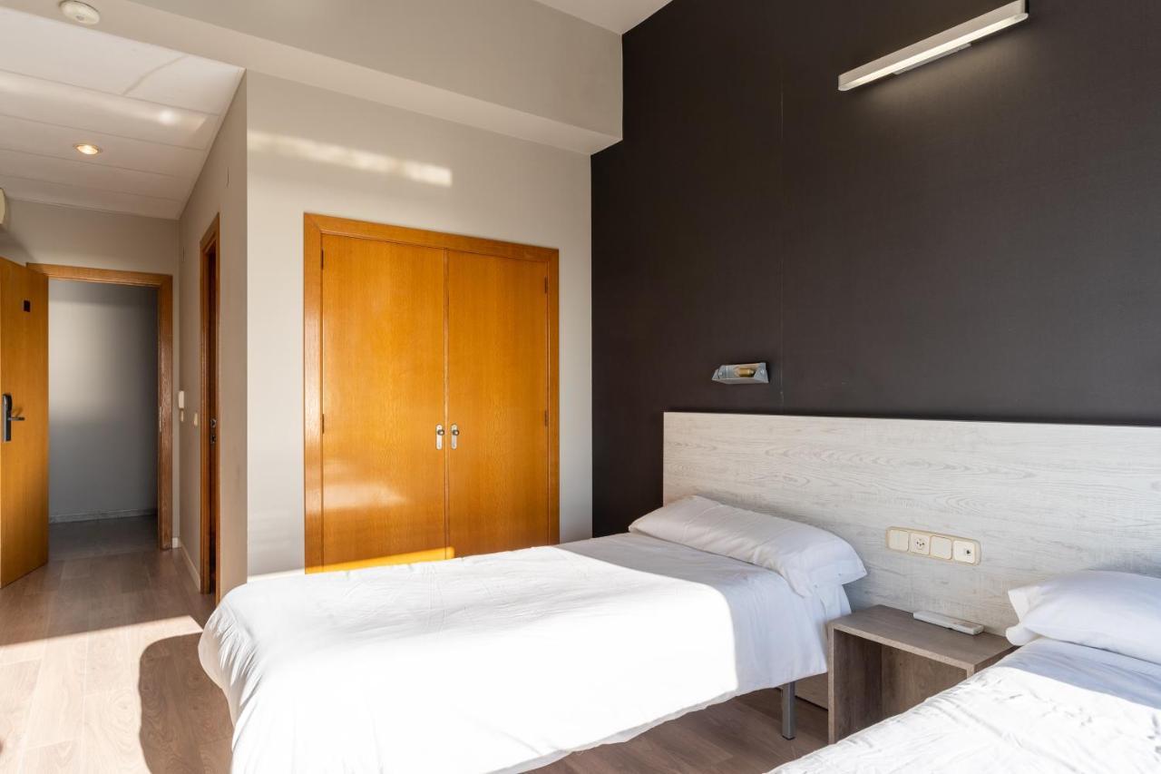 Costablanca Explore Hostel Sports & Events La Mariña エクステリア 写真