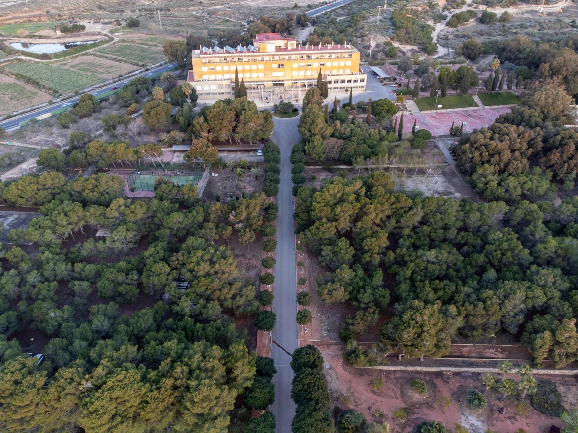 Costablanca Explore Hostel Sports & Events La Mariña エクステリア 写真