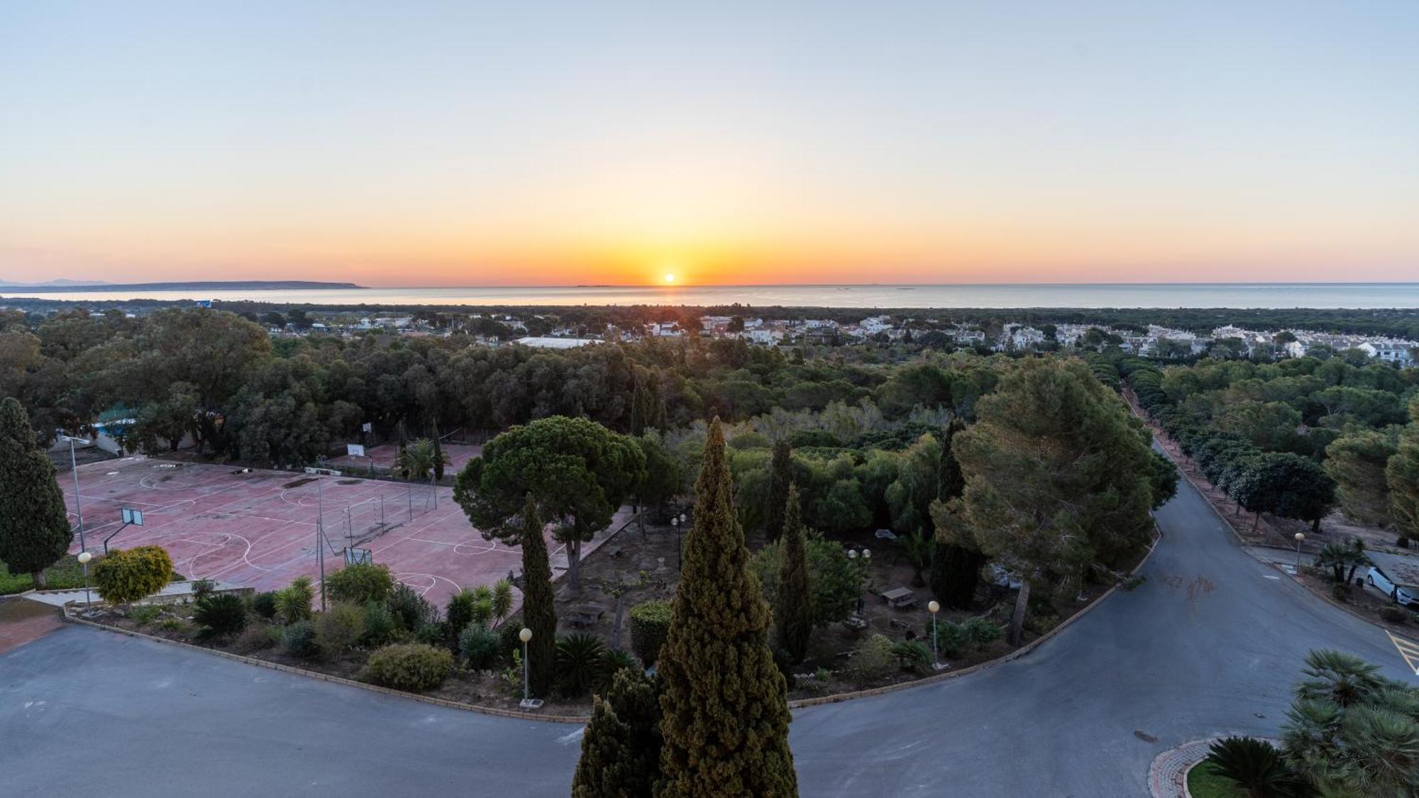 Costablanca Explore Hostel Sports & Events La Mariña エクステリア 写真