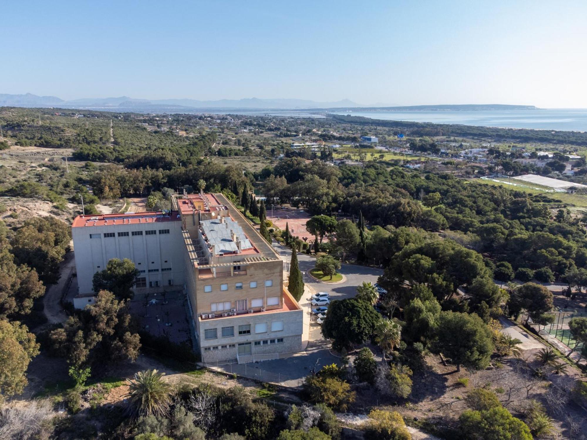 Costablanca Explore Hostel Sports & Events La Mariña エクステリア 写真