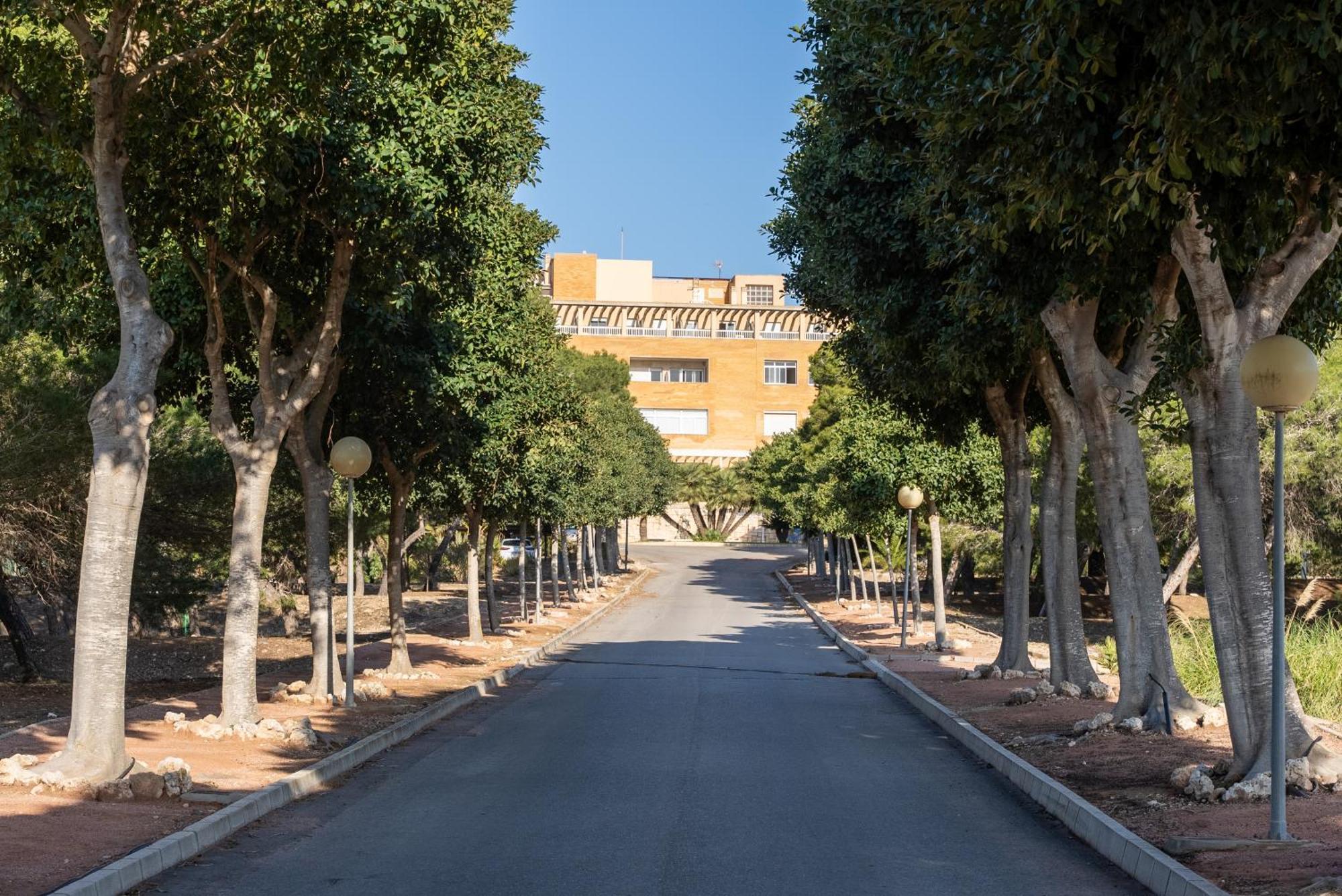 Costablanca Explore Hostel Sports & Events La Mariña エクステリア 写真