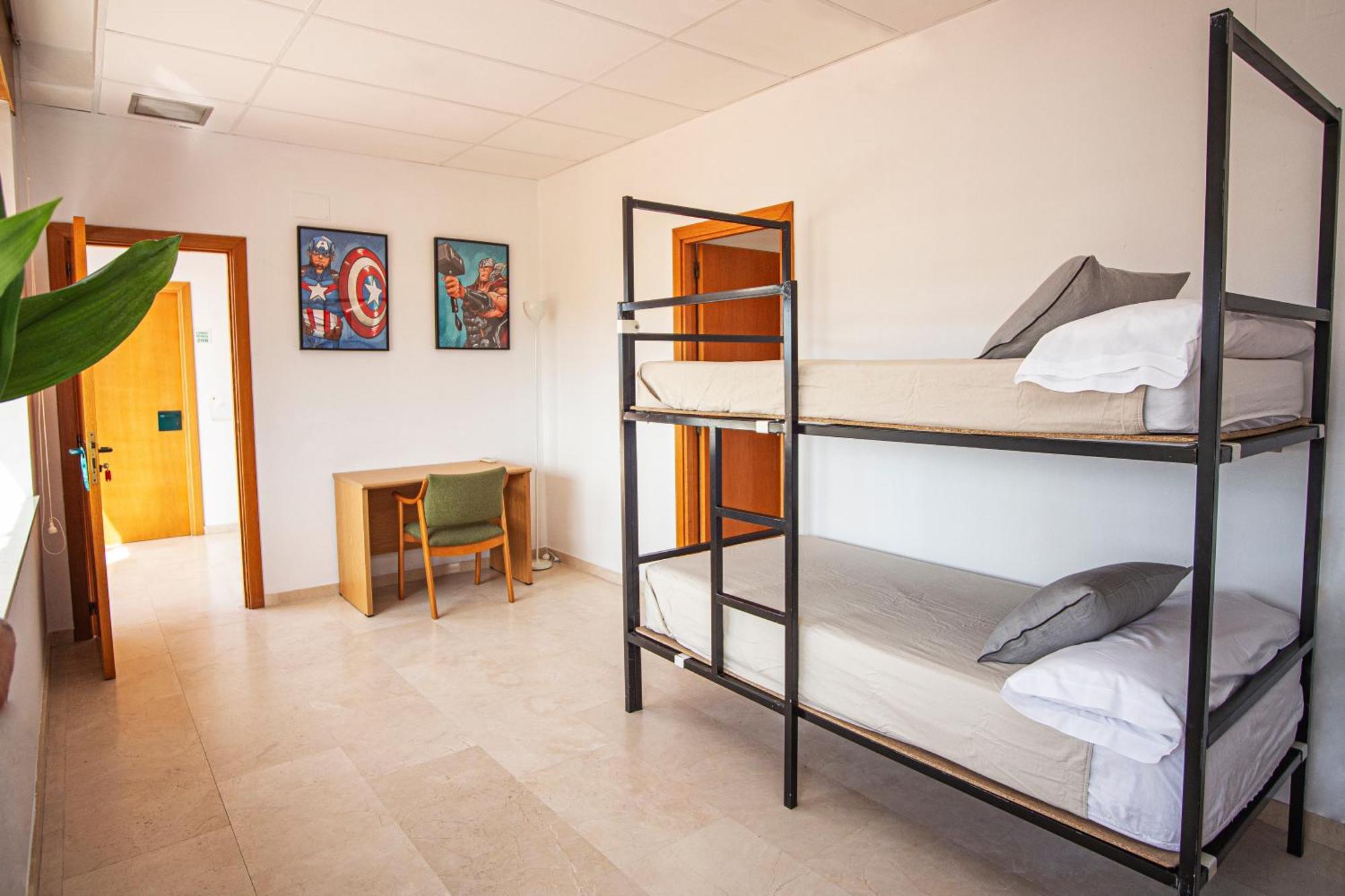 Costablanca Explore Hostel Sports & Events La Mariña エクステリア 写真